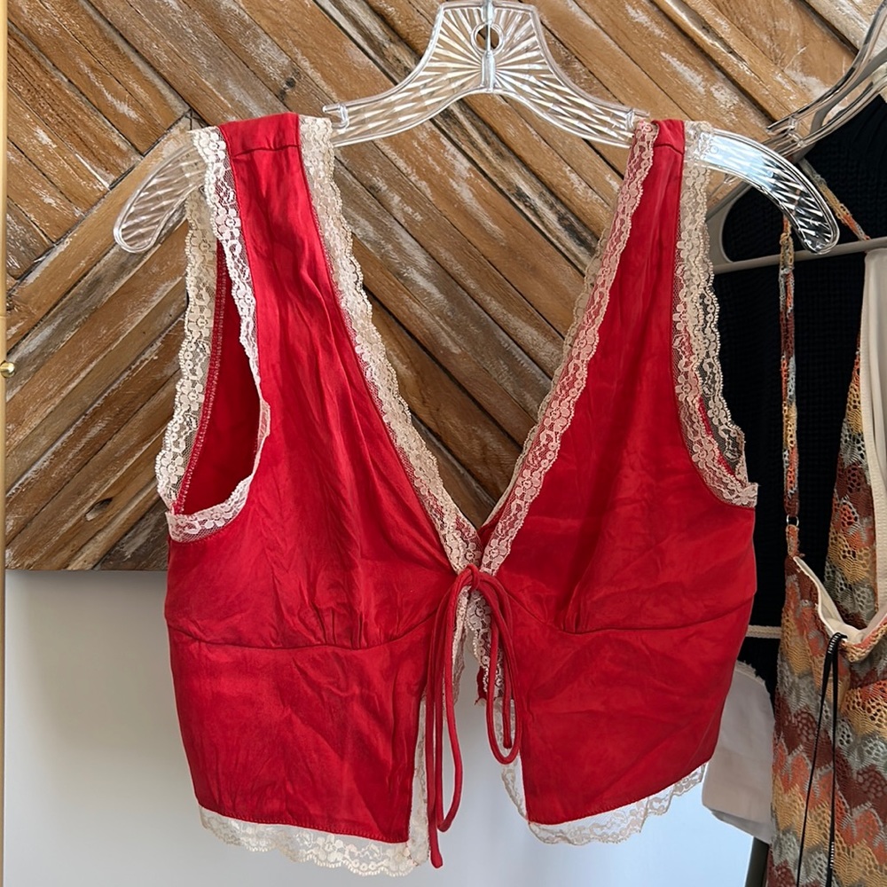 VRG GRL red lace tie top